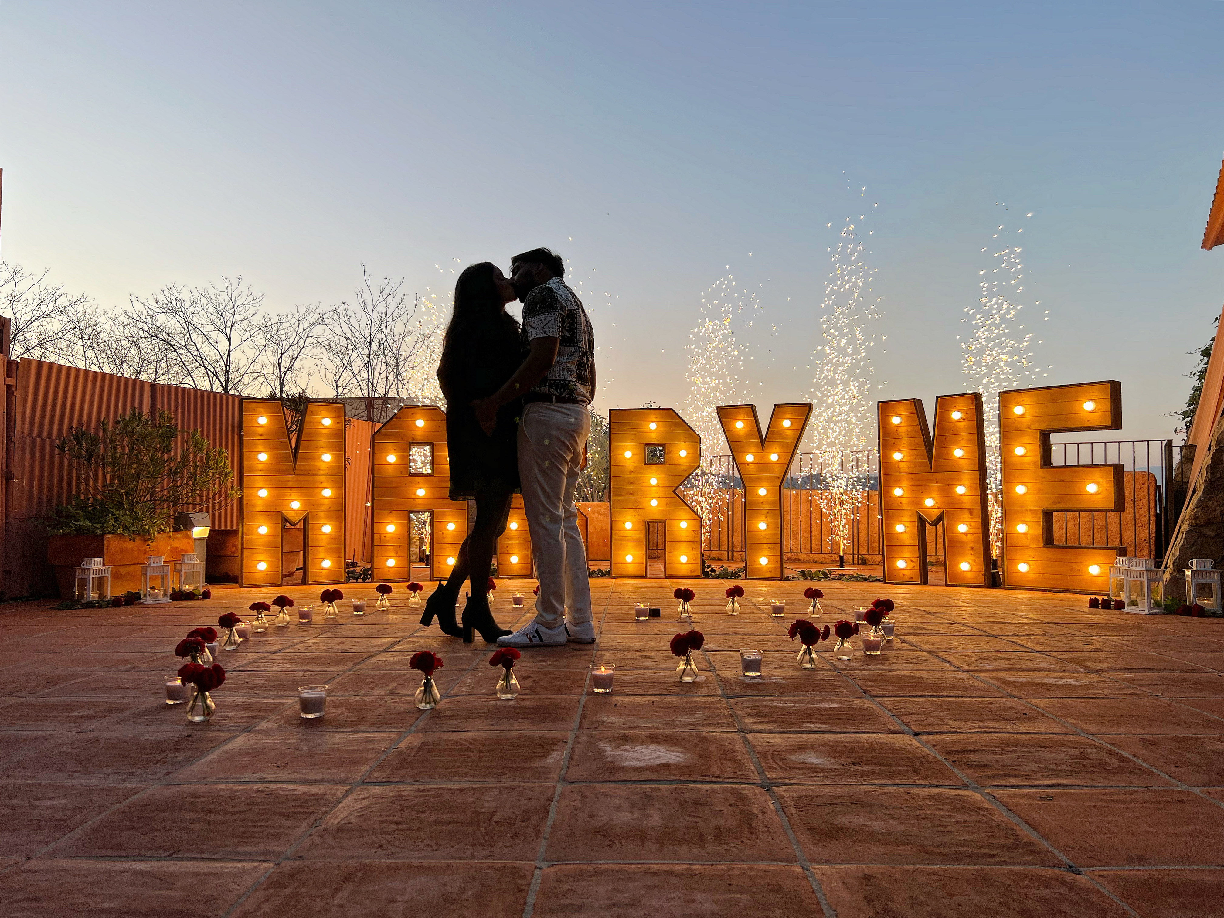 Alquiler letras luminosas gigantes para bodas y eventos en Barcelona y Cataluña